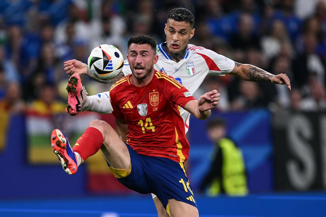 Gianluca Scamacca e Aymeric Laporte